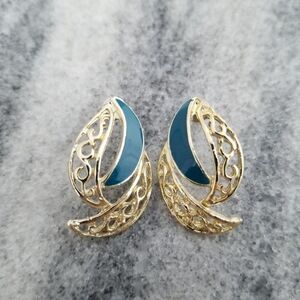 Vintage 80s Styl Post Earrings, Silver Tone Filigree and Blue Enamel, Estate
